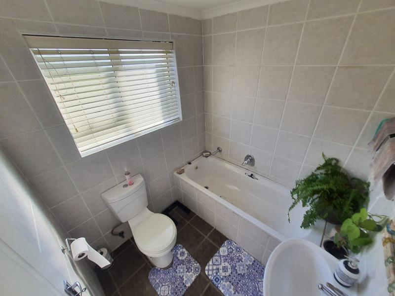 2 Bedroom Property for Sale in Gordons Bay Western Cape